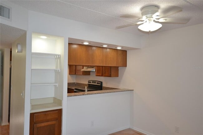 Building Photo - 209 Woodlake Wynde