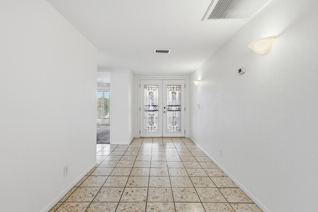 Building Photo - 7814 E MacKenzie Dr