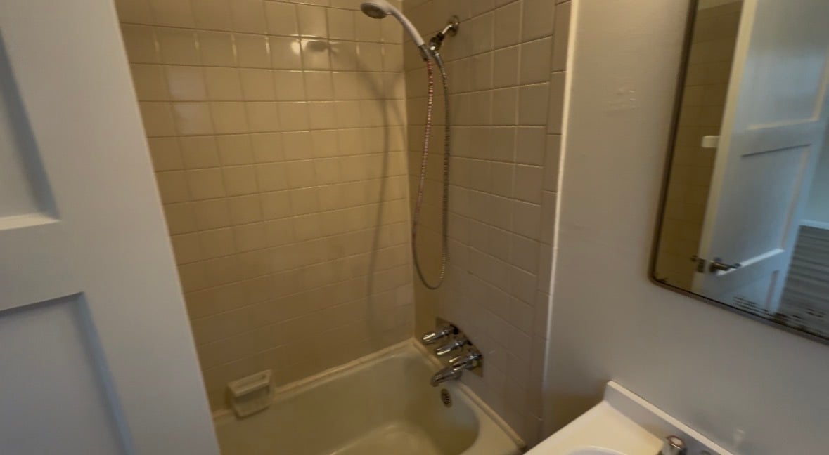 Building Photo - 1312 N Kenwood St