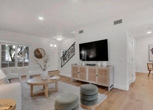 Building Photo - 851 N San Vicente Blvd