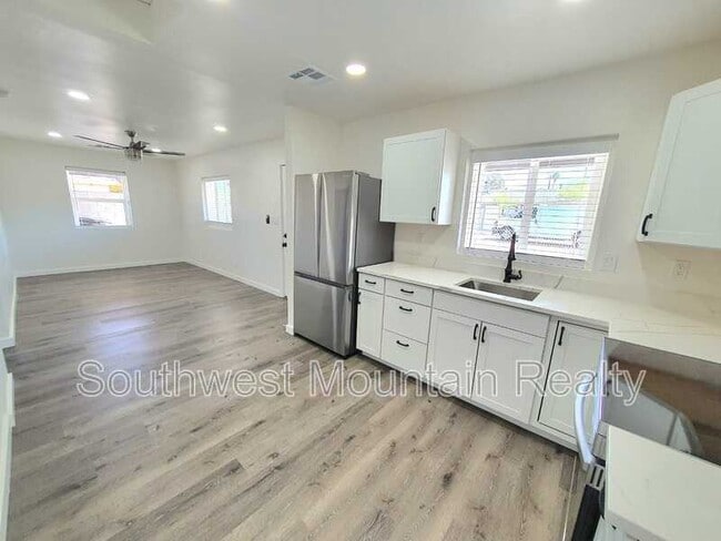 Building Photo - 7404 N 62nd Ave