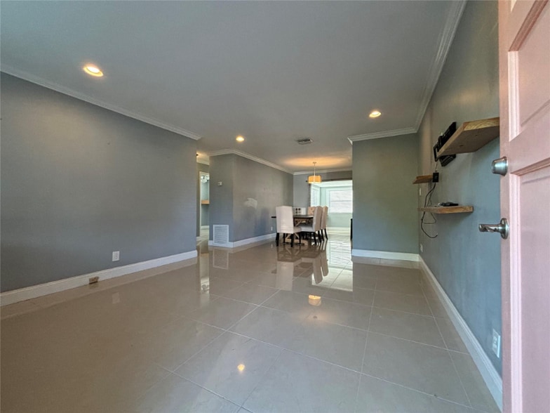 Building Photo - 3811 NE 18th Ave