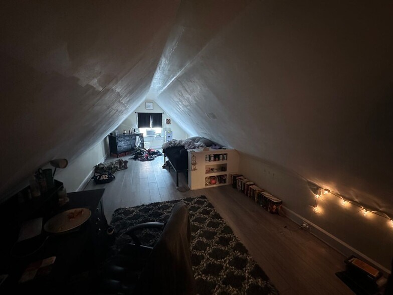 Building Photo - 2326 Flora St