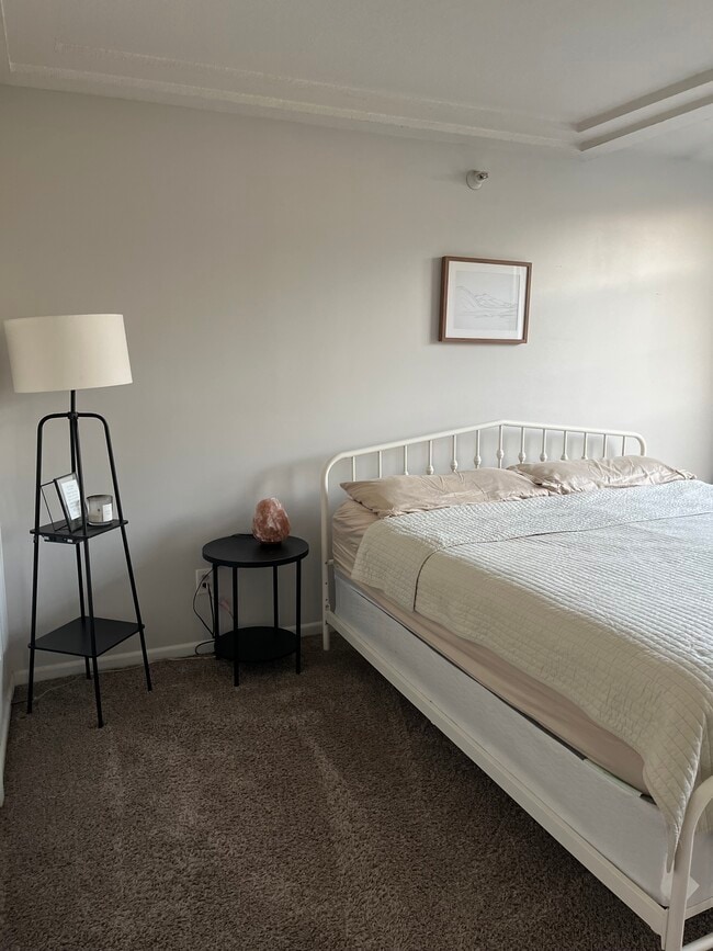 Building Photo - 5648 Winnetka Ave N