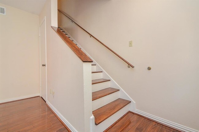 Building Photo - 2209 Bauer Dr