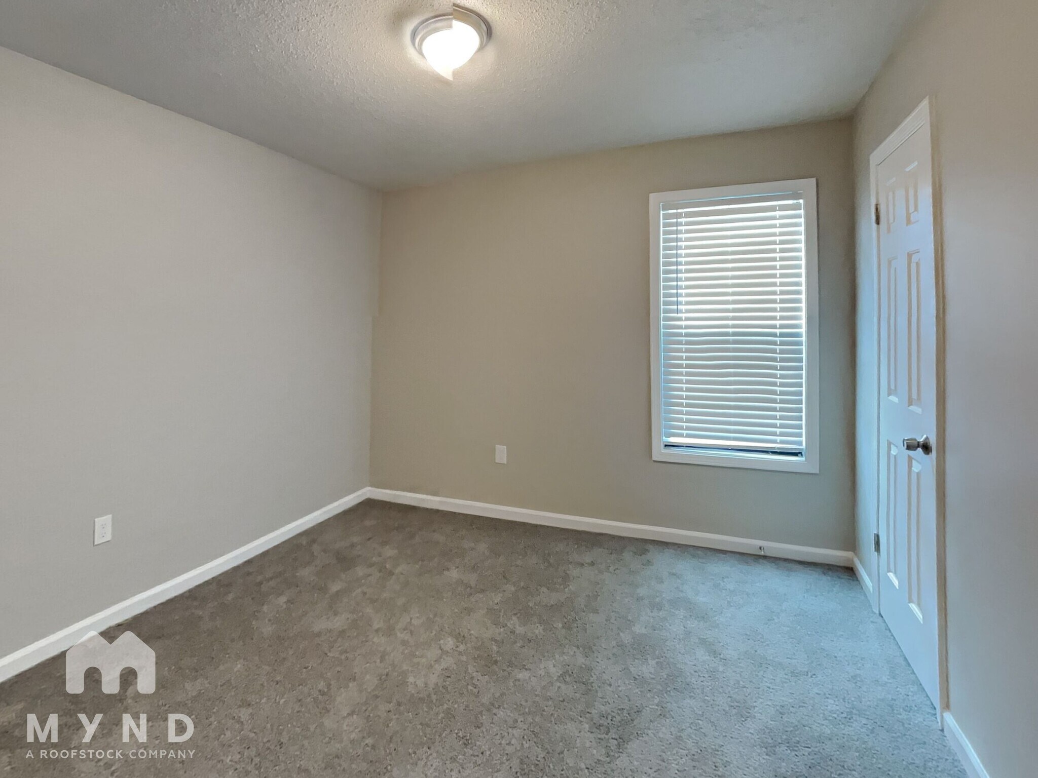 Building Photo - 5867 Willow Springs Dr