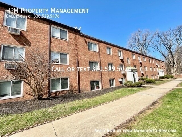 Primary Photo - 20584 Lorain Rd