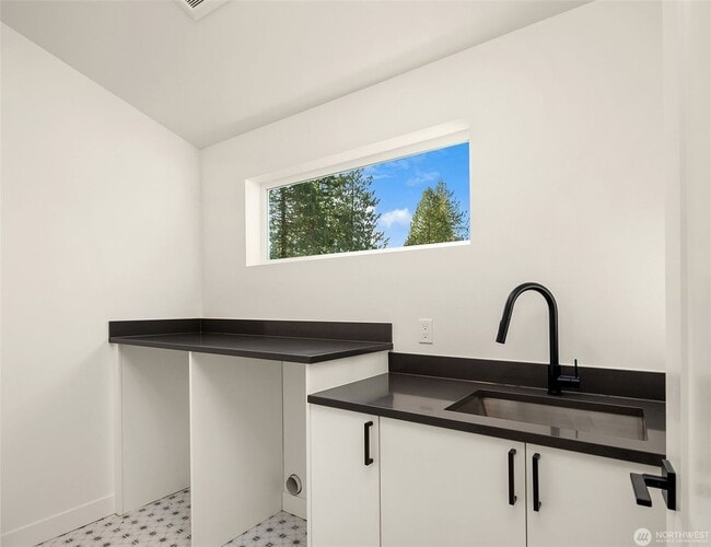 Building Photo - Brand new 4 bedroom, 3 bath, 2769 sqft.  2 car garage, EV ready.