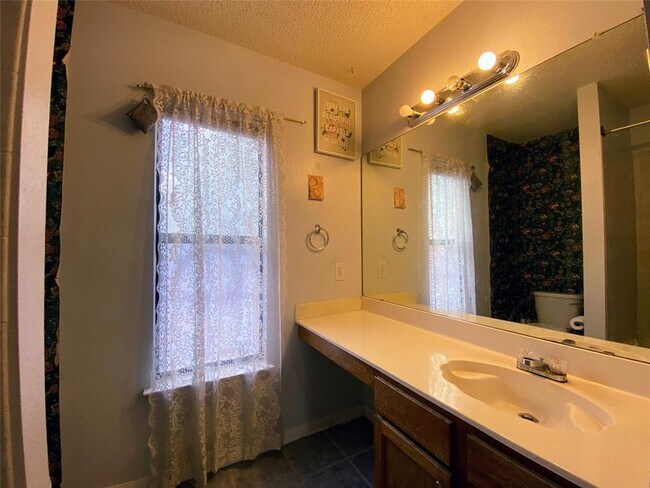 Building Photo - 3215 Tree Grove Dr