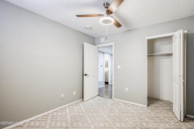 Building Photo - 6821 Pearl Ridge Dr