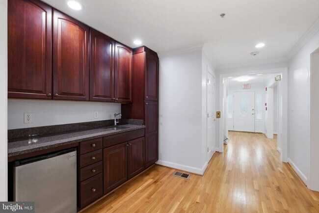 Building Photo - 711 Lamberton Dr