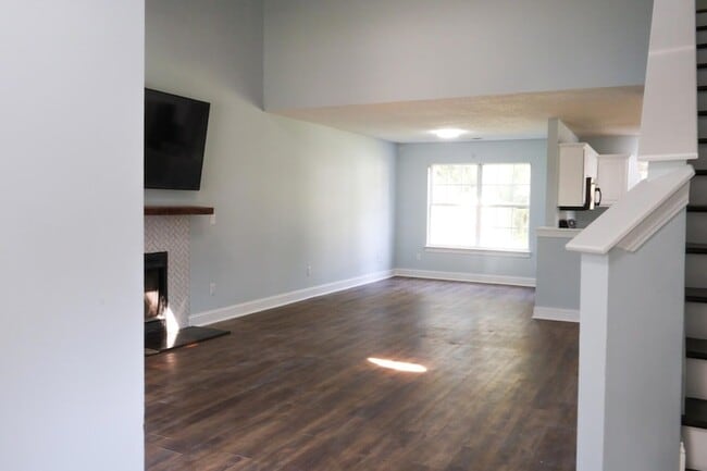 Building Photo - 1003 Providence Way