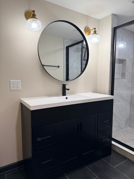 Building Photo - 2050 W Cullerton St