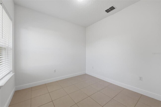Building Photo - 304 Begonia Ct