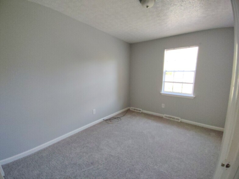 Building Photo - 9 Fonda Dr