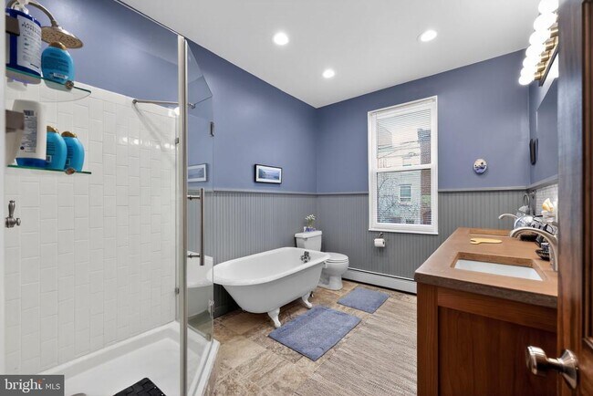 Building Photo - 2100 E Dauphin St