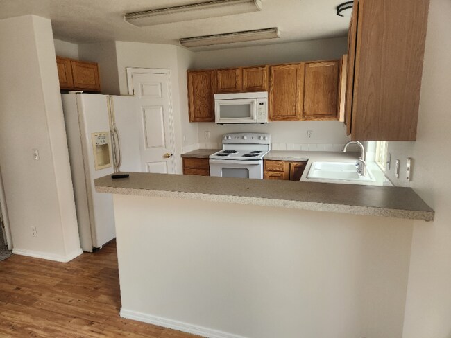 Building Photo - 1427 W Roberts Pl