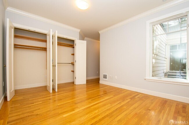 Building Photo - 939 Jackson St