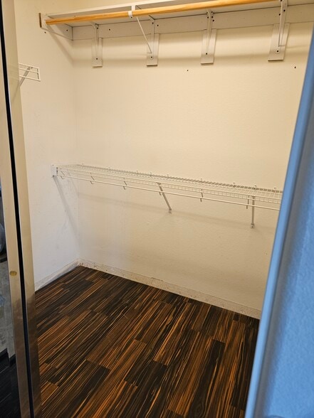 Building Photo - 7204 Mountain Den Ave