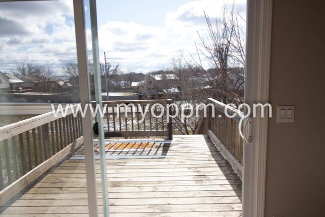 Building Photo - Available NOW! 3 Bedroom / 2 Bathroom Home | Northwest Omaha