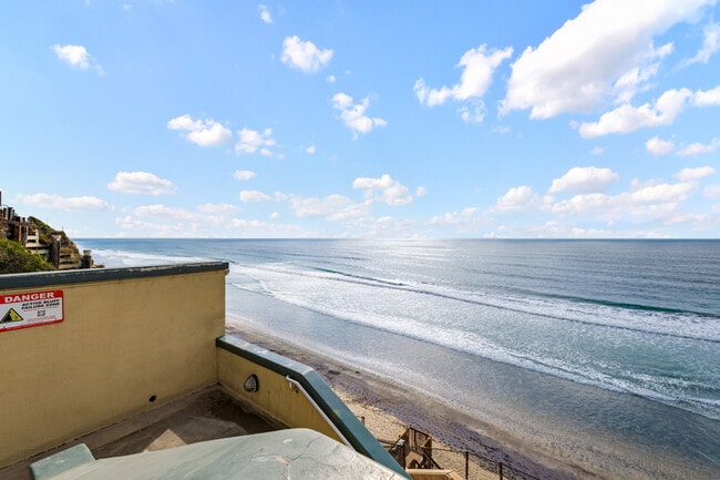 Building Photo - 425 Neptune Ave