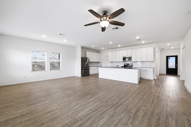 Building Photo - 14014 Roller Mls