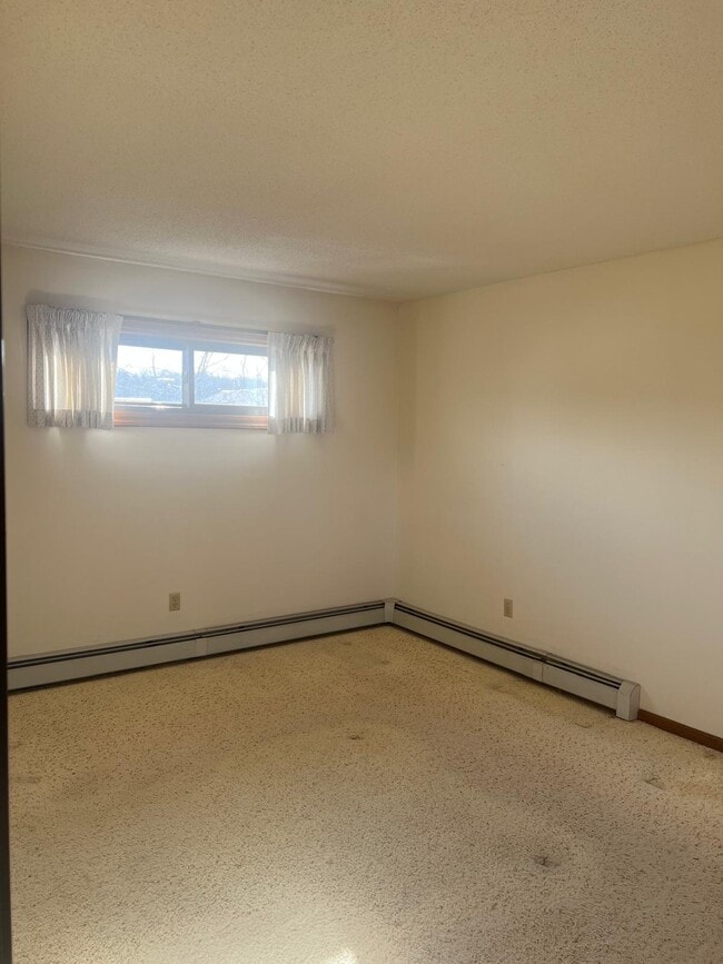 Building Photo - 649 Middle Tpke E