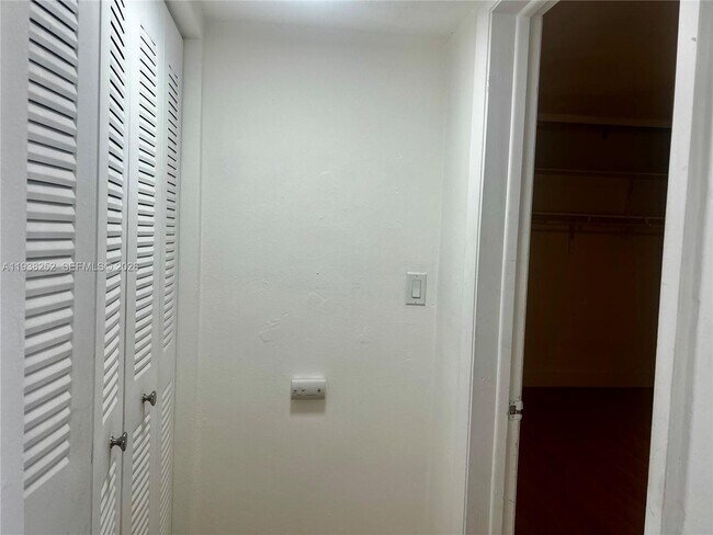 Building Photo - 3522 SW 25th St