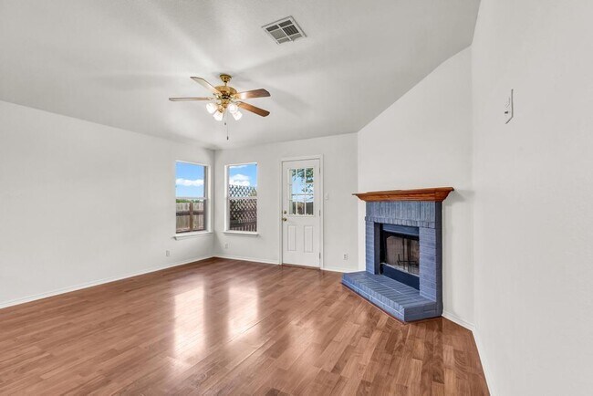 Building Photo - 903 Lee Dr