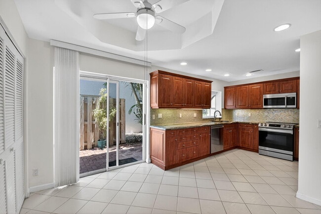 Building Photo - 11570 Briarwood Cir