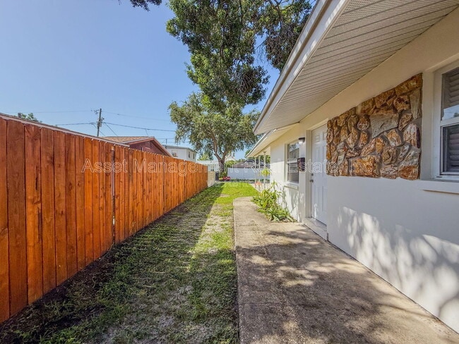 Building Photo - 474 93rd Ave N