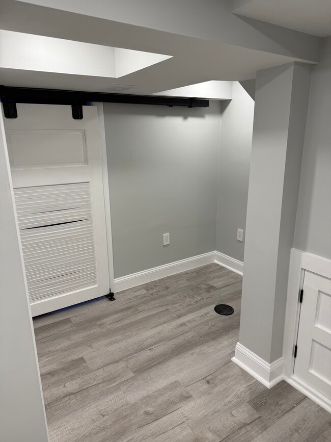 Building Photo - 2321 Riverview Terrace