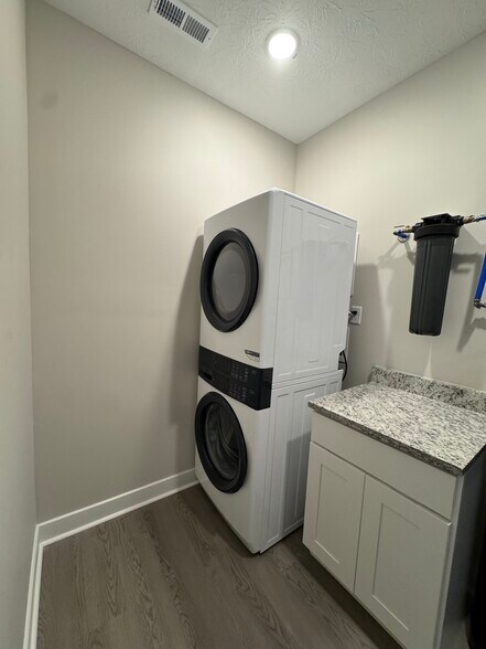 Utility Room - 752 N Elder Ave
