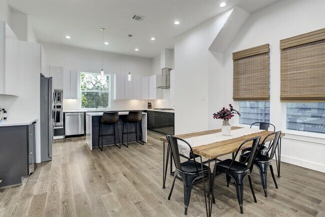 Building Photo - 808 Fisher St