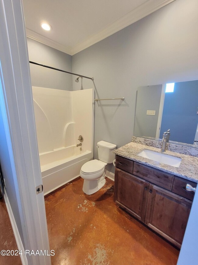 Building Photo - 917 W Broussard Rd