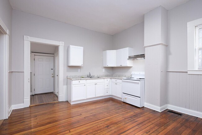 Primary Photo - 564 Pemberton St