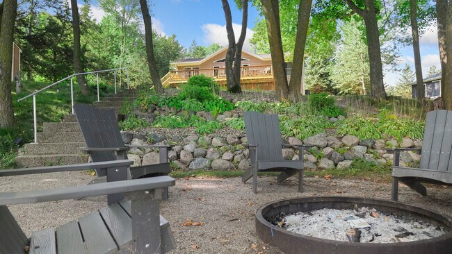 Building Photo - 15955 Bayview Dr NE