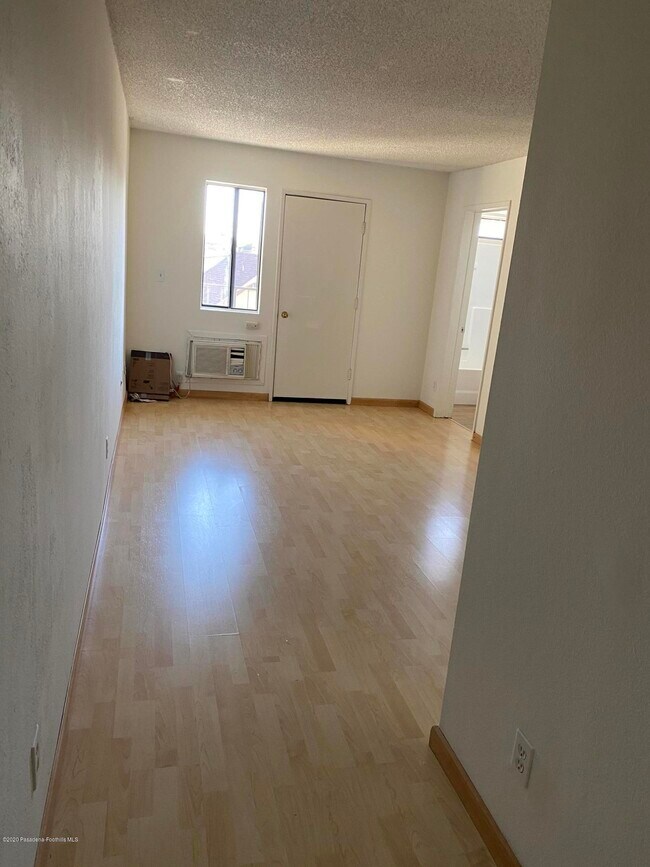 Building Photo - 4225 Del Mar Ave