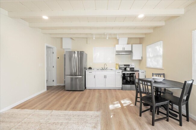 Building Photo - 272 W Carmel Valley Rd