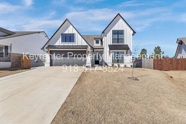 Building Photo - 7104 S Kalanchoe Ave