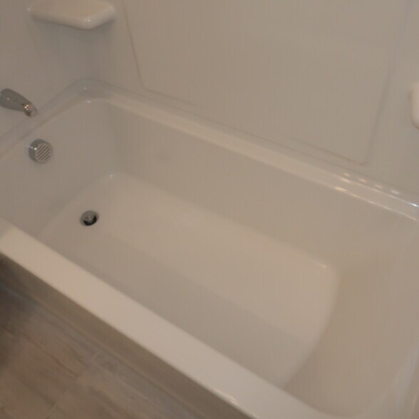 Building Photo - 32 Newhall St