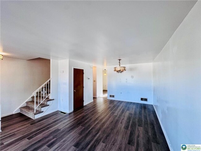 Building Photo - 235 Vista Dr