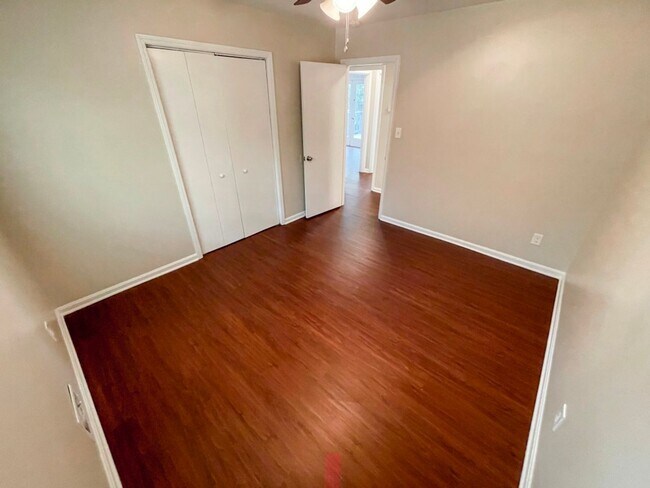 Building Photo - Renovated 3BR Ranch w/Basement