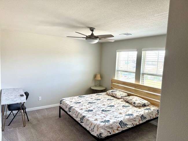 Building Photo - Spacious 4BR4B with Flex Room & OverSized Patio in Aubrey ArrowBrooke