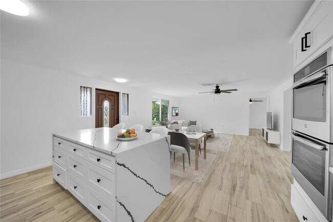 Building Photo - 3307 Pinetree St