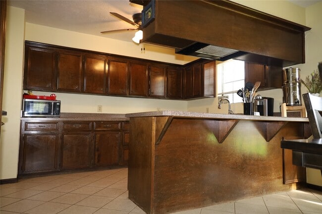 Building Photo - 9948 Twin Shores Dr