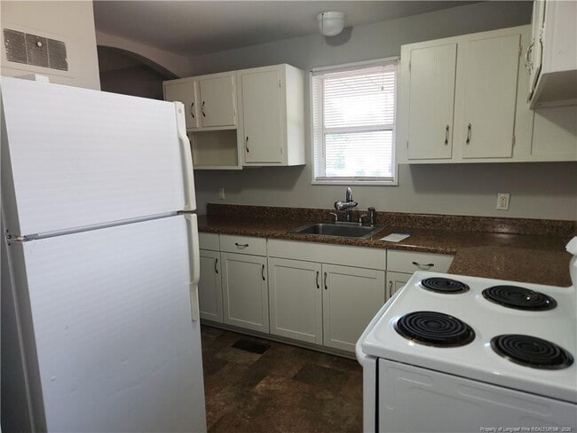 Building Photo - 469 McBain Dr