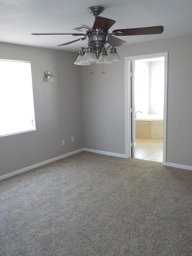 Building Photo - 4724 Lunow Dr
