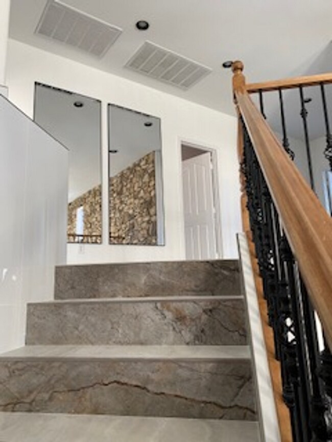 Building Photo - Beautiful 2 story home in Southern Highlands