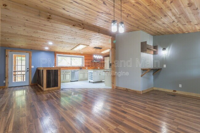 Building Photo - 3113 Revere Rd